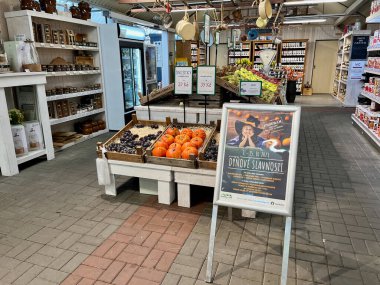 TEPLICE, CZECH REPUBLIC - 17.09.2023: Posterdeki yazı Dynove slavnosti anlamı Pumpkins Festivali. Bahçe merkezi Dvorak ve oğlu. Yüksek kalite fotoğraf