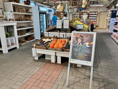 TEPLICE, CZECH REPUBLIC - 17.09.2023: Posterdeki yazı Dynove slavnosti anlamı Pumpkins Festivali. Bahçe merkezi Dvorak ve oğlu. Yüksek kalite fotoğraf