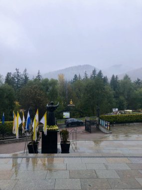 ZAKOPANE, POLAND - 13.10.2021: Zakopane 'deki Fatima Hanımefendimizin Kar ve Sığınağı. Yüksek kalite fotoğraf