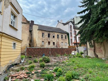 Teplice 'deki terk edilmiş Çek Binası, Zamecke Meydanı yakınlarında. Yüksek kaliteli fotoğraf.