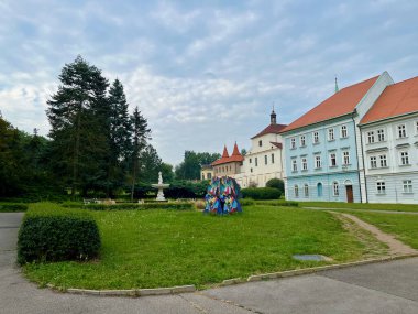 Teplice, Çek Cumhuriyeti - 13.09.2023: Teplice kasabasında Beethoven Sanatoryumu ve sanat. Yüksek kalite fotoğraf