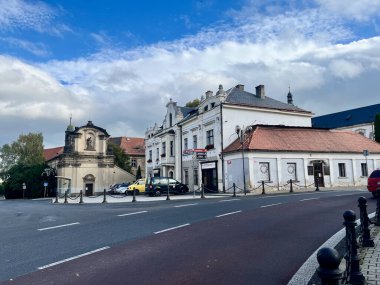 OSEK, CZECH Cumhuriyet - 14.10.2023: Eski bir Çek kasabasının sokakları. Eski evler, manastırlar, vesaire. Yüksek kaliteli fotoğraf.