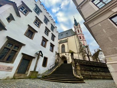 Cesky Krumlov, Çek Cumhuriyeti -18.02.2004: Antik ve sokakların manzarası. St. Vitus Kilisesi manzarası. Yüksek kalite fotoğraf