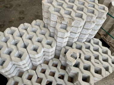 Palette Bahçe Kaldırımının Damalı Beton Külkedisi Döşemeleri. Beton döşeme satışı. Yüksek kalite fotoğraf