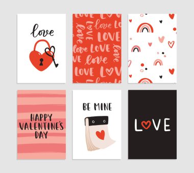6 tane hazır hediye kartpostalı seti. Hediyeler, kalpler, kupalar ve el yazması harfler. Sevgililer Günü karalama kartı, davetiye, poster koleksiyonu