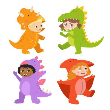 Dinozor kılığında tulum giymiş küçük bir kız ve oğlan. Triceratops ve Stegosaurus kostümü giymiş bir oğlan ve T-Rex ve Pterodactyl giymiş bir kız. Sıcak dino pijamaları. Çizgi film düz vektör çizimi
