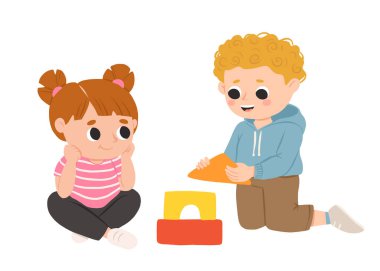 Çizgi filmdeki mutlu kız ve oğlan bloklarla oynuyor ve gülümsüyor. Beyaz arkaplanda izole edilmiş şirin vektör illüstrasyonu.