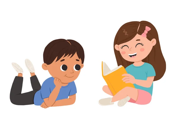 漫画幸せな女の子と男の子の本を読んで笑顔 白い背景に隔離されたかわいいベクトルイラスト — ストックベクタ