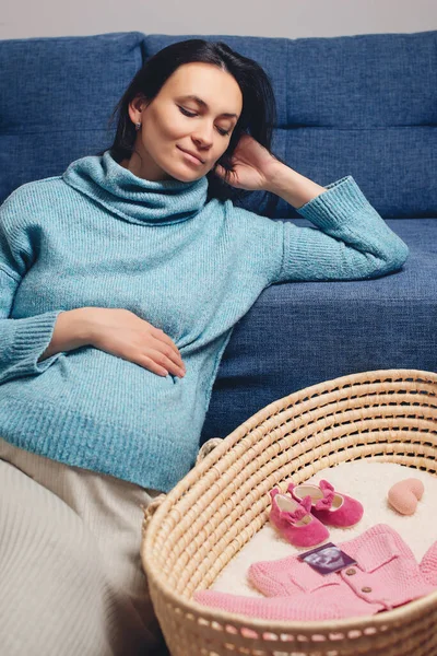 Happy Mother Enjoying Pregnancy Wicker Basket Cute Tiny Stuff Newborn — 图库照片
