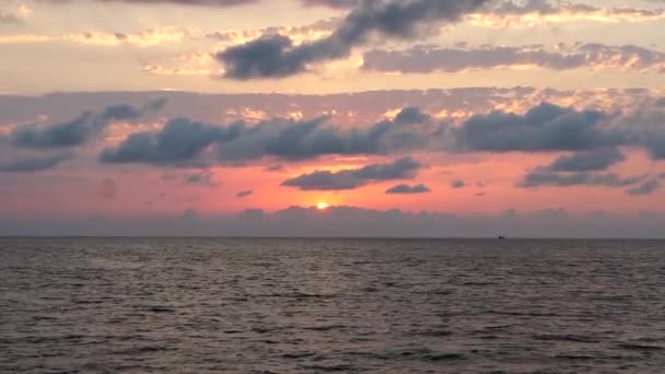 Akşam Paleti Bulutlu Hafif Alacakaranlık Işıklı Kıyı Günbatımı — Stok video