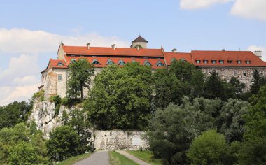 Bisiklet yolu, Tyniec Benedictine Manastırı, Krakow yakınlarında..