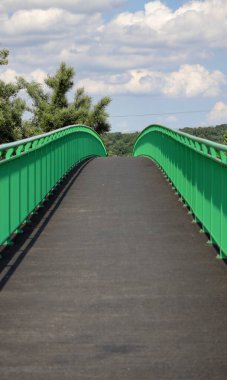 Tyniec 'in etrafında bisiklet yolu. Polonya, Krakow yakınlarında..