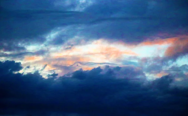 Wielobarwny Chmury Przed Burzą — Zdjęcie stockowe