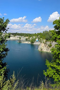 Krakow 'da su banyosu, Zakrzowek. Taş ocağı suyla dolu. Krakovalılar için dinlenme ve rahatlama yeri..
