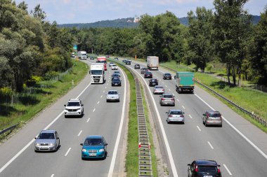 Kalabalık A4 otoyolu, Krakow-Katowice güzergahı, yoğun trafik.