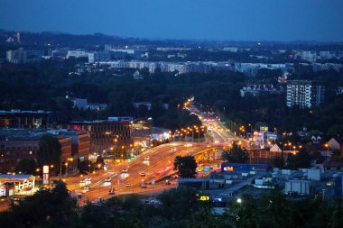 Podgorze bölgesi, Krakow, Polonya. Gün batımından sonra Krak tepesinden görünüm.