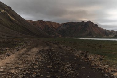 Landmannalaugar dağı yoldan çekildi.