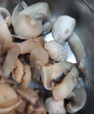 Bir kase mantarı kapat.