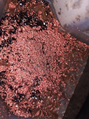 Bir sürü metalli kırmızı bakır.