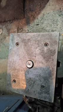 Metal atölyede.