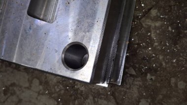 Eski paslı metal boru