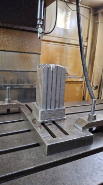 Metal, bir metal üretiminin ürünlerini üretmek için kullanılır.