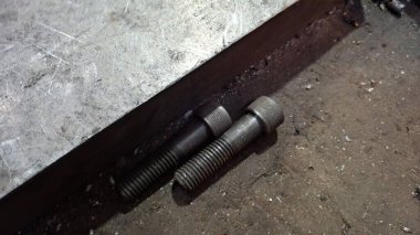 Eski paslı metal boru