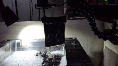 Kaynak makineli metal kaynak makinesi