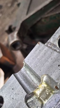 Metal kesme makinesi. Kesme tahtası kesilmiş..