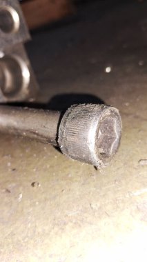 Metal atölyesinde metal vida