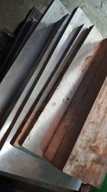 Fabrikada çelik kesimi