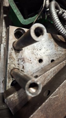 Makineli metal kepçe.