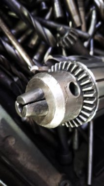 Atölyede metal parçalı metal matkap. yüksek kaliteli fotoğraf