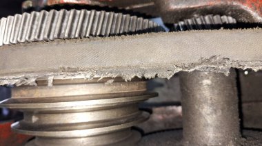 Eski paslı metal zincir