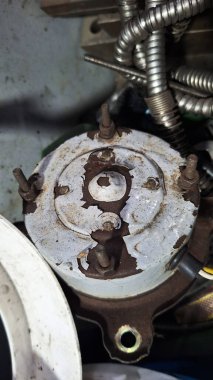 ingiliz anahtarlı araba motoru