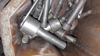 araba motoru parçaları, onarım