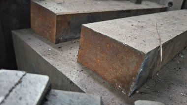 çelik ve demir çubuklar