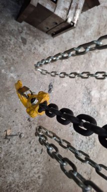 Fabrikada zincir ve zincir