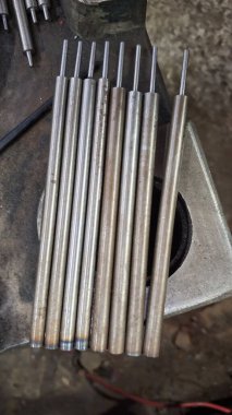 Atölyedeki metal boruların görüntüsünü kapat