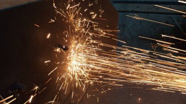 Kıvılcımlı metal kaynak makinesi