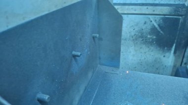 Metal desenli metal bir levha.