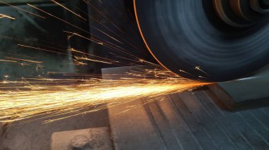 Atölyedeki metal kaynaklama