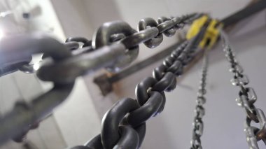 Sanayi fabrikasında zincir
