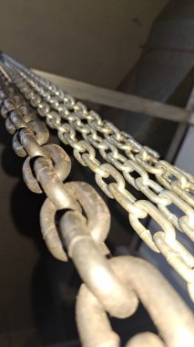 Metal bir zinciri kapat