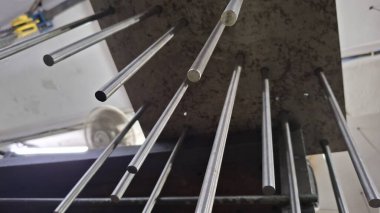 Metal borular ve diğer ekipmanlar