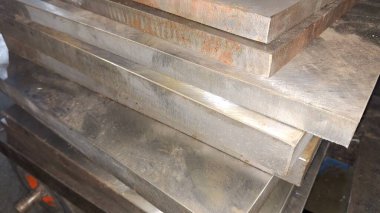 Metal profil açısı metal ürünlerin depodaki paketlerinde