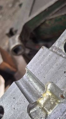 Farklı boyutlarda metal borular.