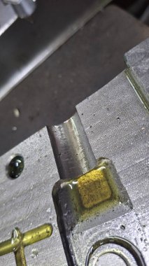 Fabrikadaki metal boru.