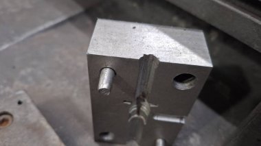 Metal saplı çelik metal makine