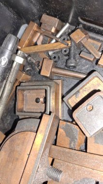 Araba tamiri için metal ve metal aletler